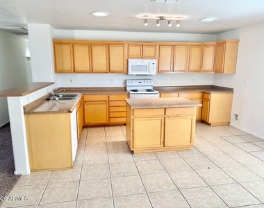 2106 W Alta Vista Road - Photo Thumbnail 12