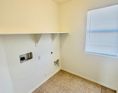 2106 W Alta Vista Road - Photo Thumbnail 30