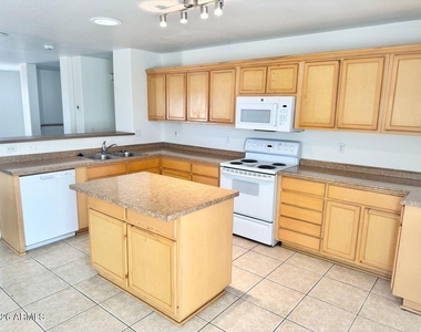 2106 W Alta Vista Road - Photo Thumbnail 13