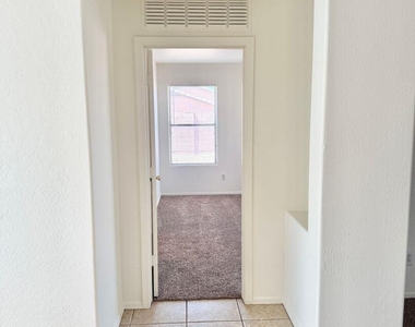 2106 W Alta Vista Road - Photo Thumbnail 16