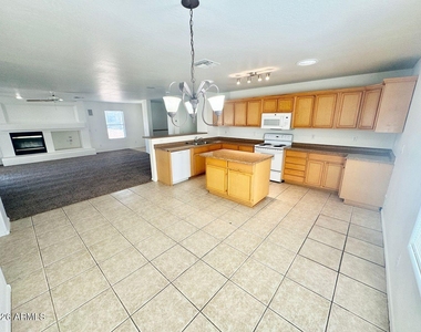 2106 W Alta Vista Road - Photo Thumbnail 11