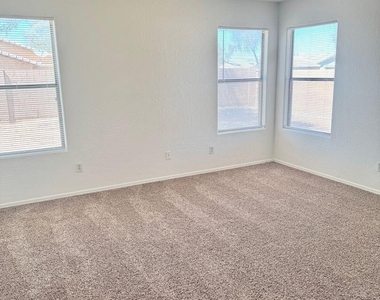 2106 W Alta Vista Road - Photo Thumbnail 17