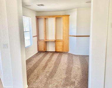 2106 W Alta Vista Road - Photo Thumbnail 6