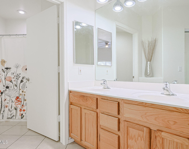7993 W Zoe Ella Way - Photo Thumbnail 8