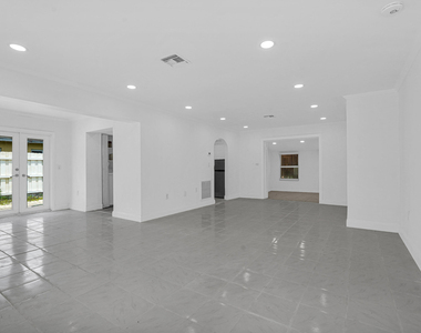 6621 Perry Street - Photo Thumbnail 2