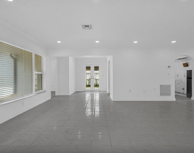 6621 Perry Street - Photo Thumbnail 3