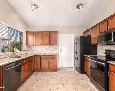 19912 N 76th Avenue - Photo Thumbnail 4