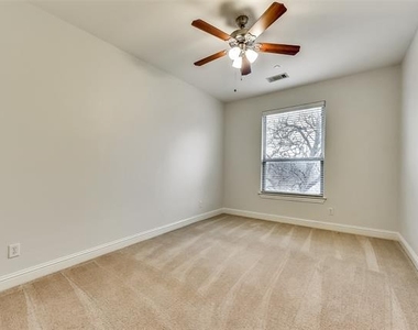 2606 N Henderson Avenue - Photo Thumbnail 10