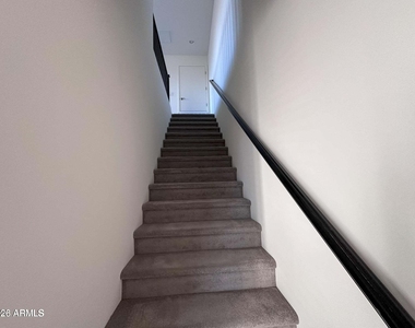 1250 N Abbey Lane - Photo Thumbnail 27