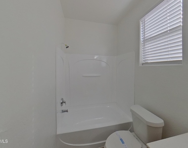 7428 W Pioneer Street - Photo Thumbnail 12