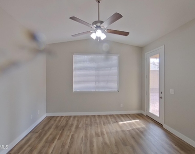 7428 W Pioneer Street - Photo Thumbnail 6