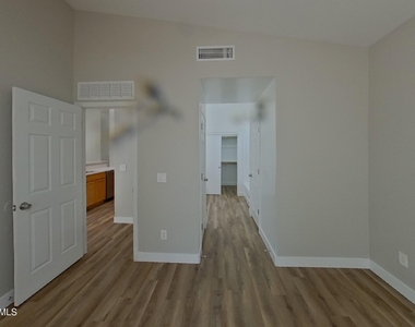 7428 W Pioneer Street - Photo Thumbnail 5
