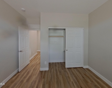 7428 W Pioneer Street - Photo Thumbnail 10