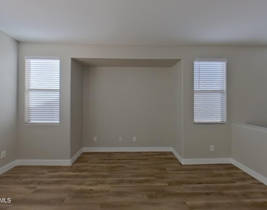 7428 W Pioneer Street - Photo Thumbnail 1