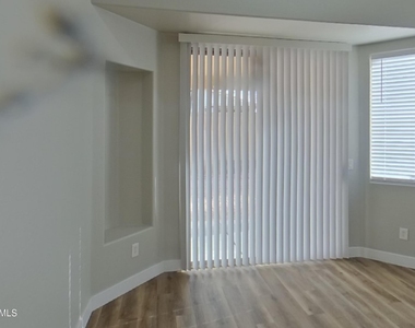 7428 W Pioneer Street - Photo Thumbnail 2