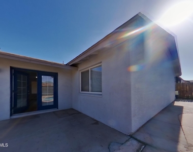 7805 W Cora Lane - Photo Thumbnail 17