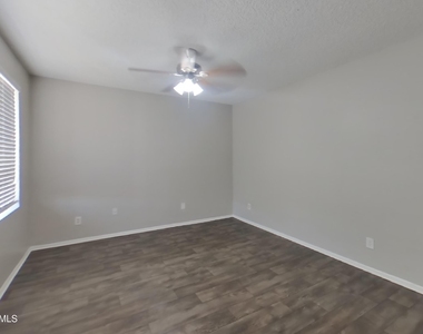 7805 W Cora Lane - Photo Thumbnail 2