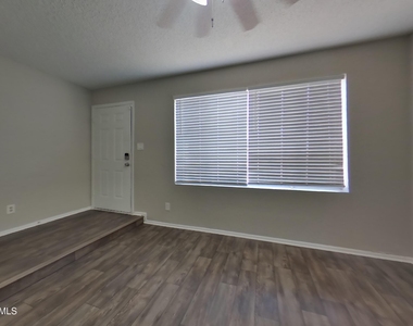 7805 W Cora Lane - Photo Thumbnail 1