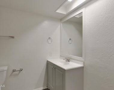 7805 W Cora Lane - Photo Thumbnail 15