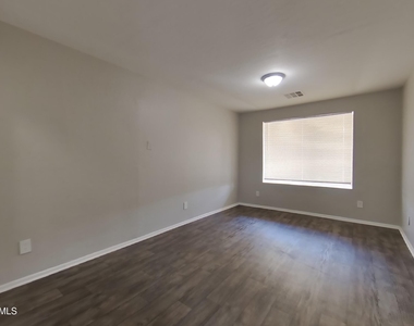 7805 W Cora Lane - Photo Thumbnail 13