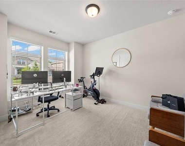 609 Northside Drive - Photo Thumbnail 2