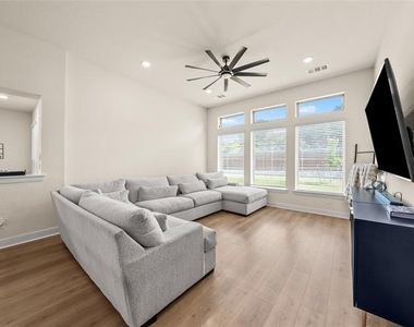 609 Northside Drive - Photo Thumbnail 6