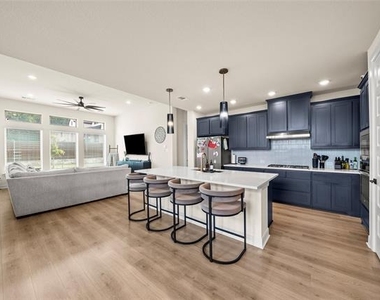 609 Northside Drive - Photo Thumbnail 11