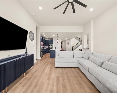 609 Northside Drive - Photo Thumbnail 10