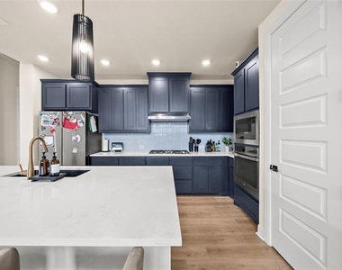 609 Northside Drive - Photo Thumbnail 14