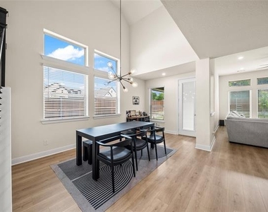 609 Northside Drive - Photo Thumbnail 19