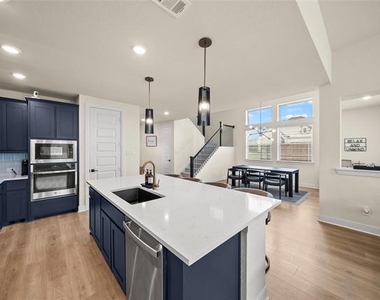 609 Northside Drive - Photo Thumbnail 15