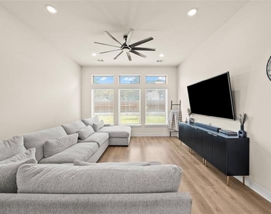 609 Northside Drive - Photo Thumbnail 7