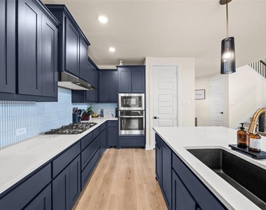 609 Northside Drive - Photo Thumbnail 16