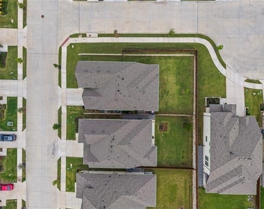 609 Northside Drive - Photo Thumbnail 35