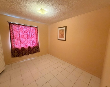 2033 Longwood Road - Photo Thumbnail 5