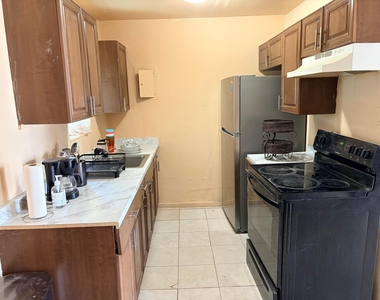 2033 Longwood Road - Photo Thumbnail 2