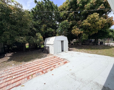 2033 Longwood Road - Photo Thumbnail 8