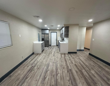 2550 Ne 7th Terrace - Photo Thumbnail 1