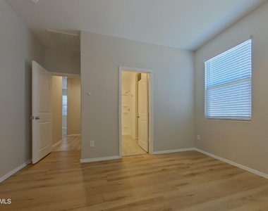 31062 W Mulberry Drive - Photo Thumbnail 7