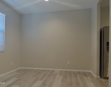 31062 W Mulberry Drive - Photo Thumbnail 3