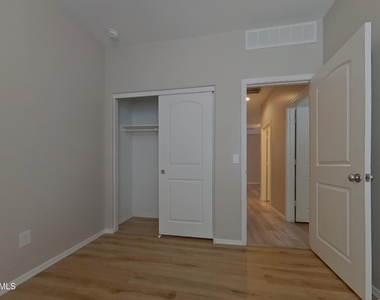 31062 W Mulberry Drive - Photo Thumbnail 10