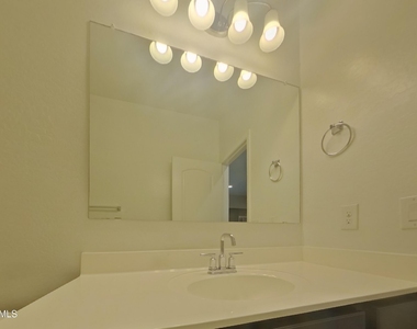 31062 W Mulberry Drive - Photo Thumbnail 12