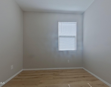 31062 W Mulberry Drive - Photo Thumbnail 11