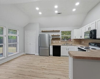 3210 Eagle Lane - Photo Thumbnail 7