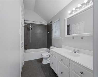 3210 Eagle Lane - Photo Thumbnail 4