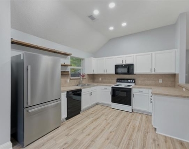 3210 Eagle Lane - Photo Thumbnail 8