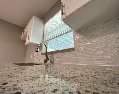 9121 Bamboo Drive - Photo Thumbnail 4