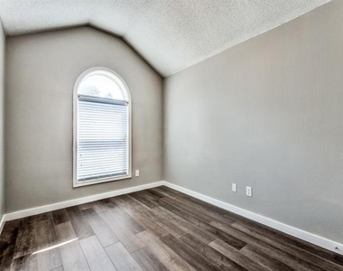8101 Bay Street - Photo Thumbnail 18