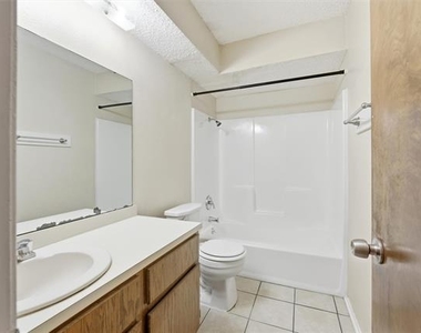 410 W Franklin Street - Photo Thumbnail 7