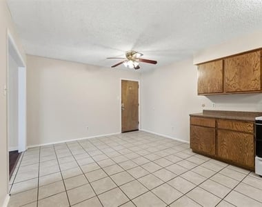 410 W Franklin Street - Photo Thumbnail 2